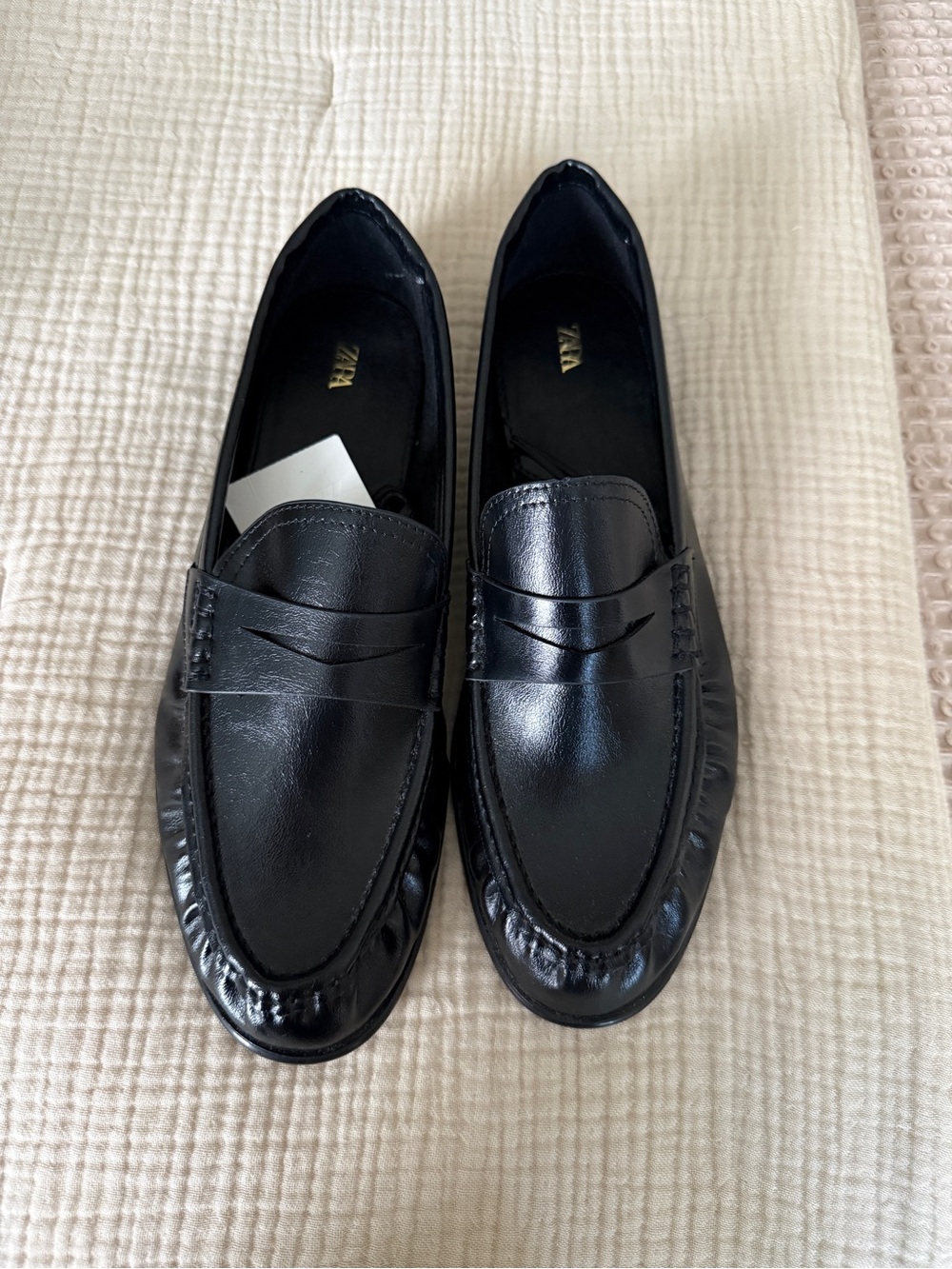 Zara Women’s Soft Ruched Loafers